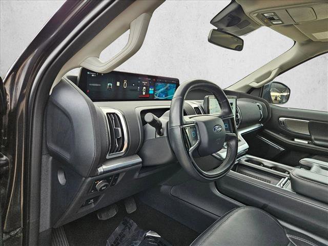 Used 2025 Ford Expedition Platinum AWD/4WD image 9
