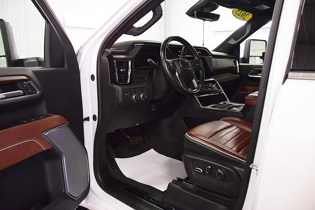 Used 2025 GMC Sierra 2500 Denali Ultimate w/ Snow Plow Prep/Camper Package image 17