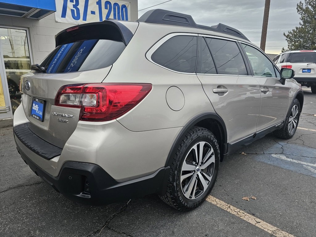 Used 2018 Subaru Outback 3.6R Limited image 3