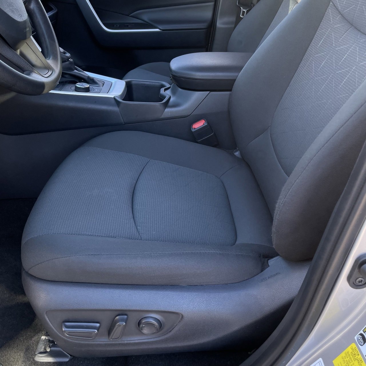 Used 2025 Toyota RAV4 XLE image 22