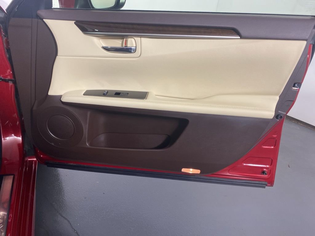 Used 2016 Lexus ES 350 w/ Luxury Package w/Wood Trim image 31