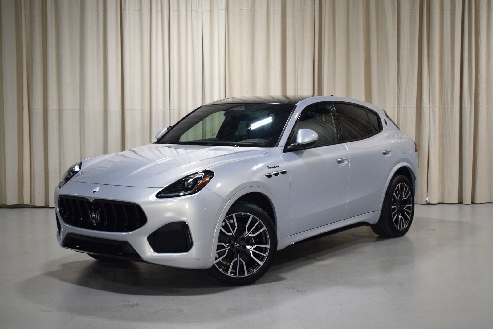 Used 2023 Maserati Grecale Modena AWD/4WD image 1