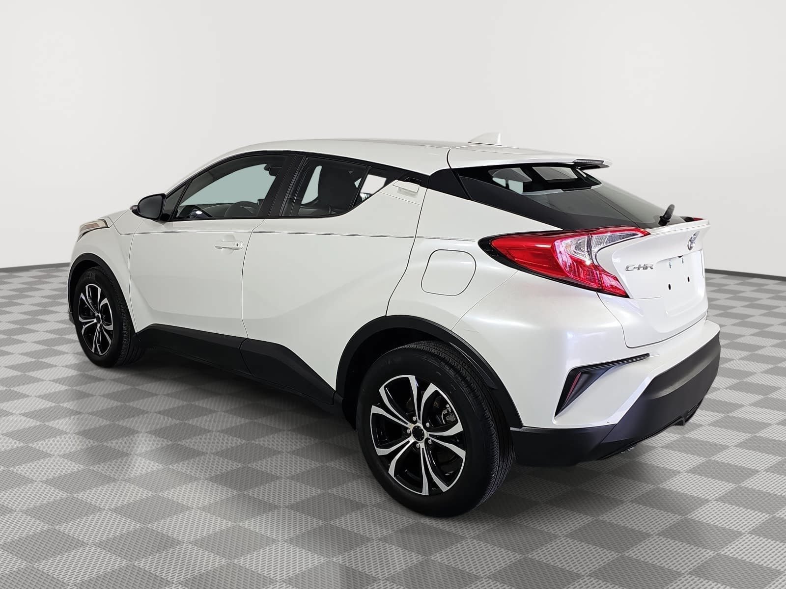 Used 2019 Toyota C-HR LE FWD image 6