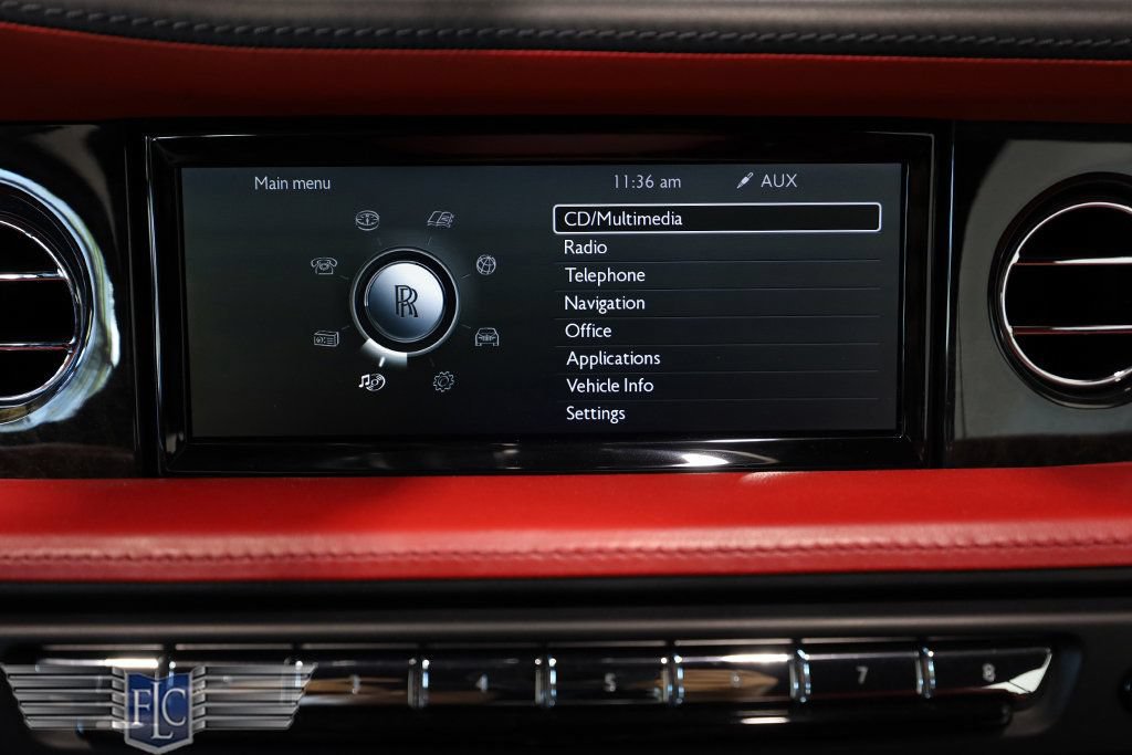 Used 2017 Rolls-Royce Phantom Drophead Coupe RWD image 31