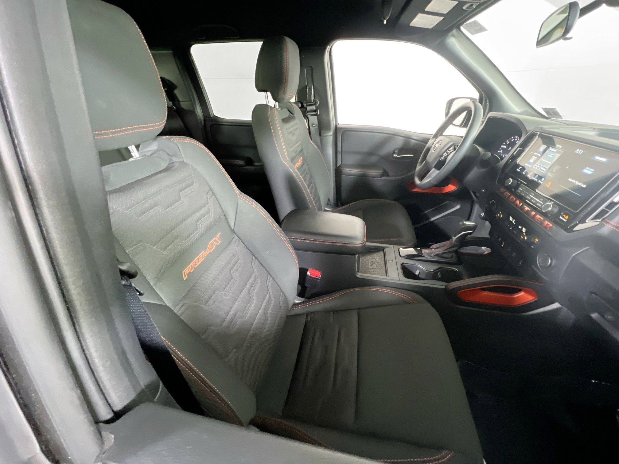 Used 2025 Nissan Frontier PRO-4X w/ Pro Convenience Package image 26