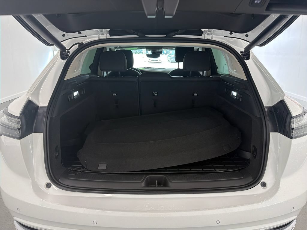 Used 2022 Buick Envision Avenir w/ Technology Package II FWD image 8