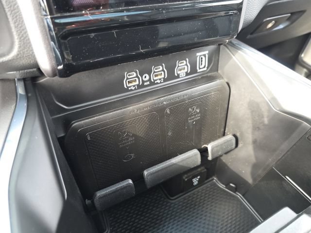 Used 2025 RAM 1500 Laramie AWD/4WD image 29