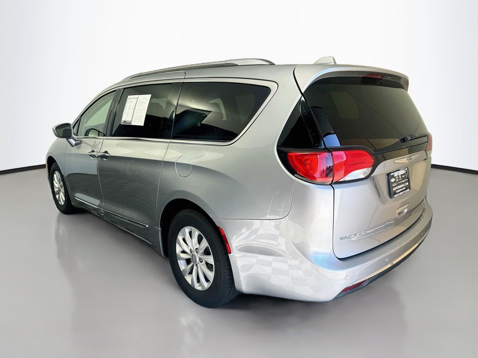 Used 2019 Chrysler Pacifica Touring-L FWD image 5