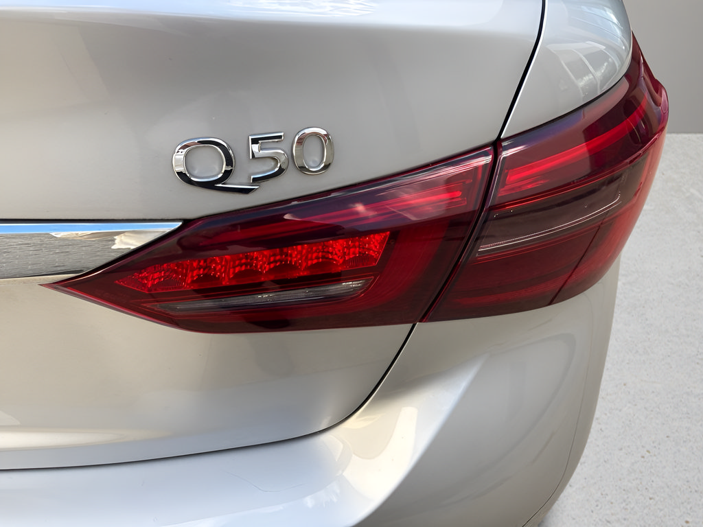 Used 2018 INFINITI Q50 Luxe w/ Sensory Package (Luxe) AWD/4WD image 7
