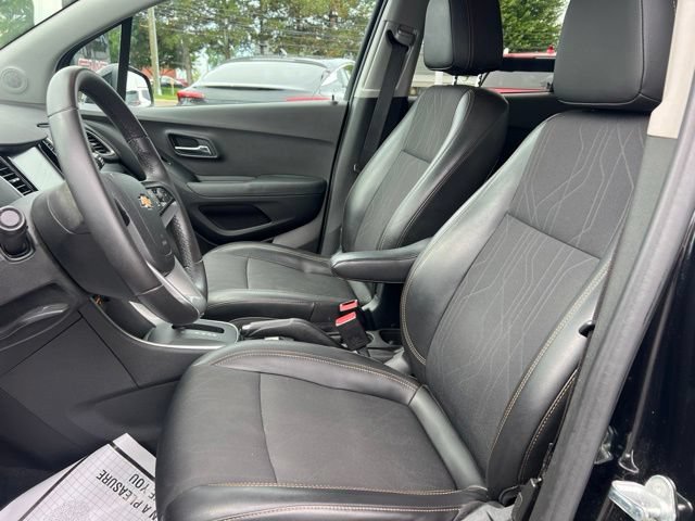Used 2017 Chevrolet Trax LT w/ LT Convenience Package AWD/4WD image 19