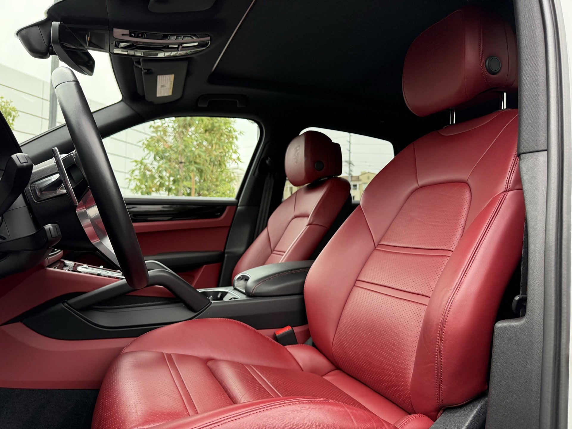 Used 2023 Porsche Cayenne image 5