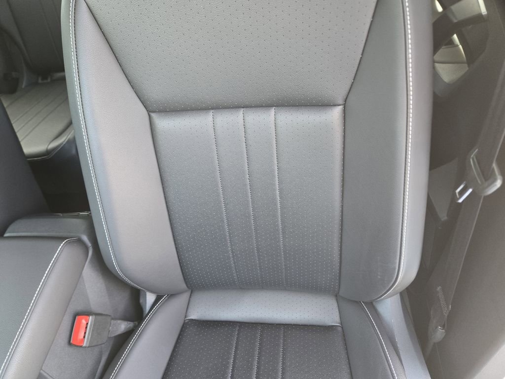 Used 2024 Volkswagen Tiguan SE R-Line image 21