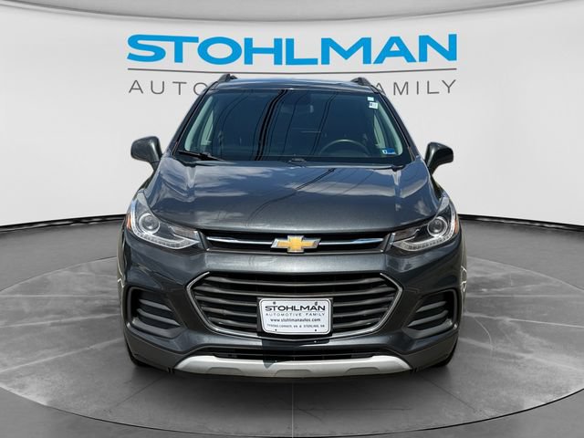 Used 2017 Chevrolet Trax LT w/ LT Convenience Package FWD image 2