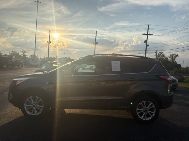 Used 2018 Ford Escape SE w/ Ford Safe & Smart Package AWD/4WD image 4