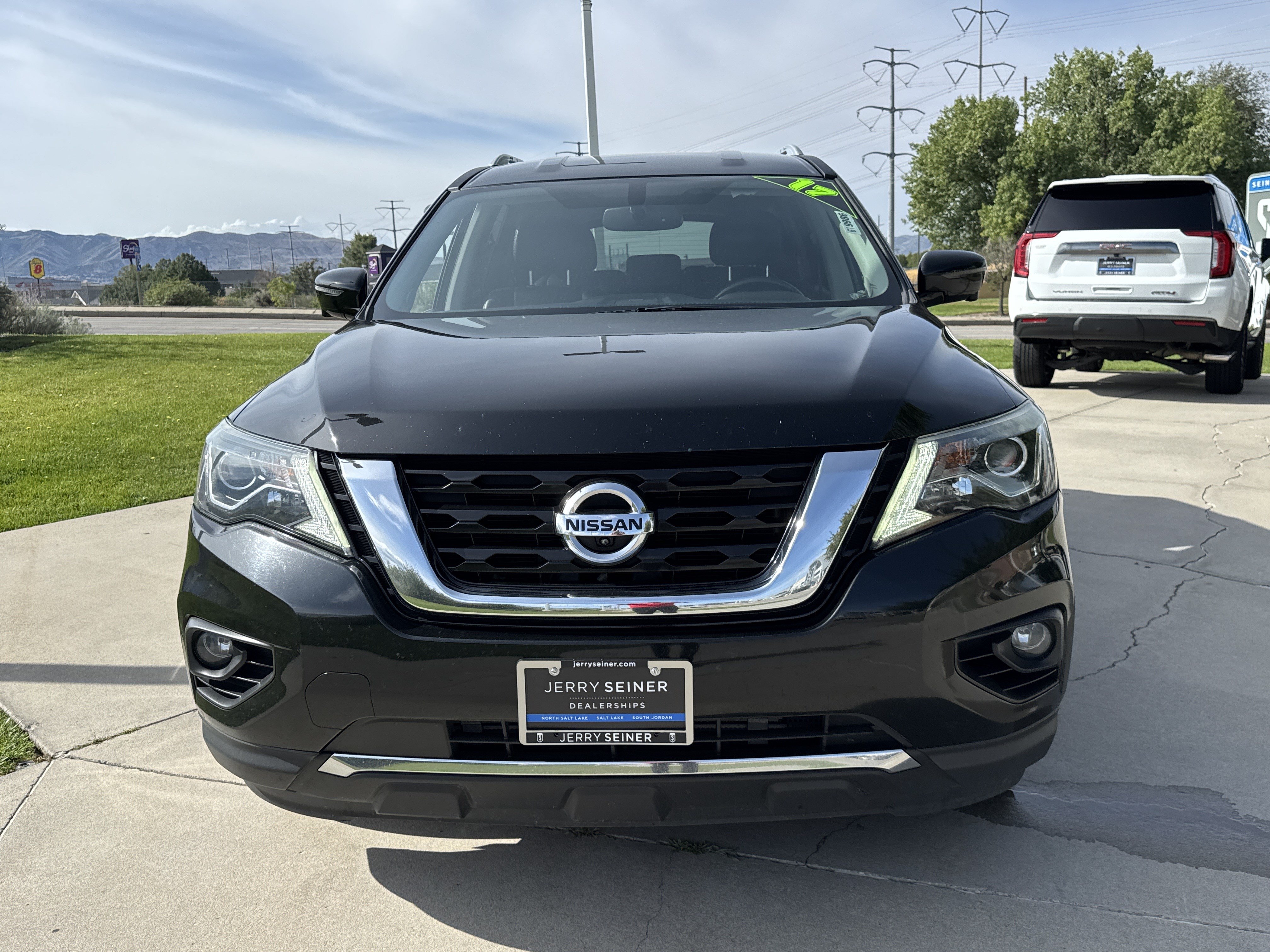 Used 2017 Nissan Pathfinder SL w/ SL Tech Package AWD/4WD image 8