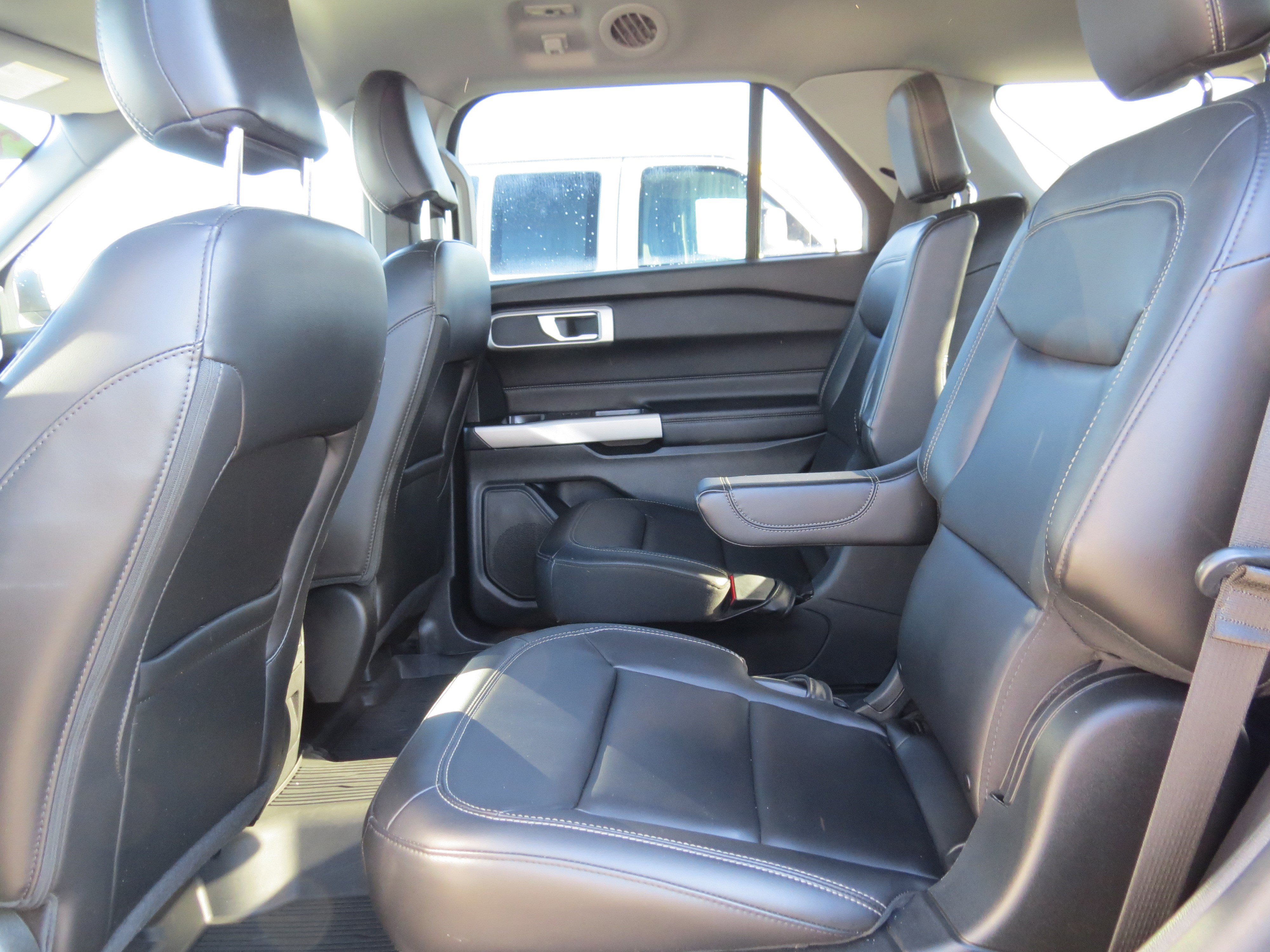 Used 2022 Ford Explorer XLT w/ Equipment Group 202A image 15