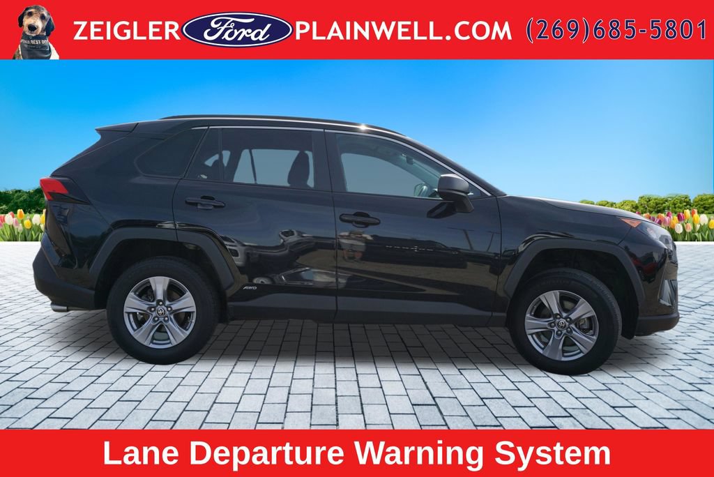 Used 2022 Toyota RAV4 LE AWD/4WD image 6