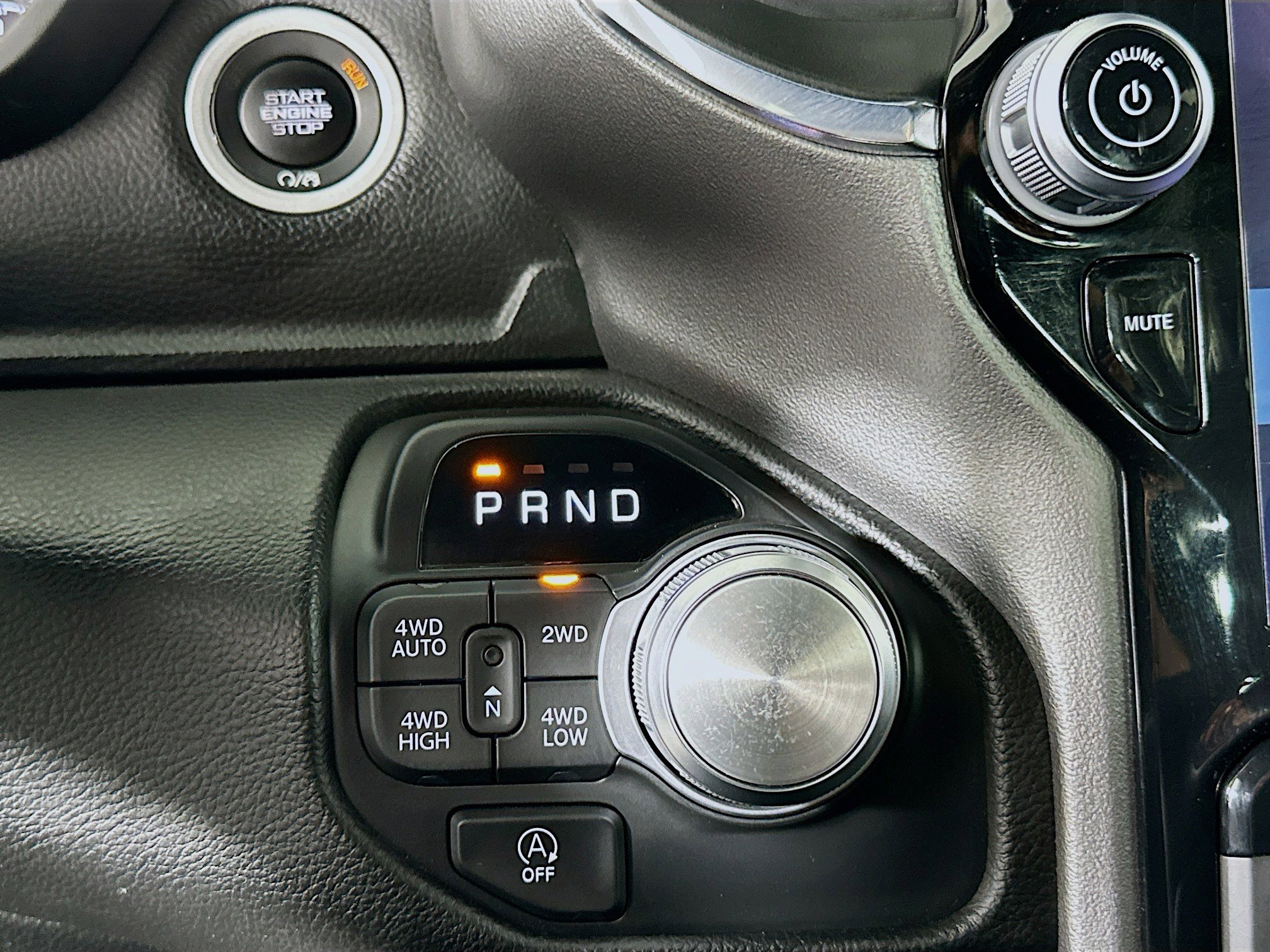 Used 2025 RAM 1500 Laramie image 25