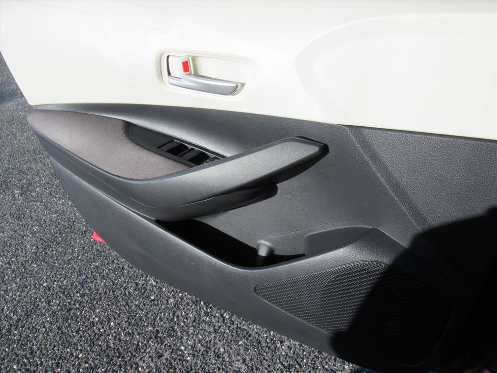Used 2020 Toyota Corolla LE image 25