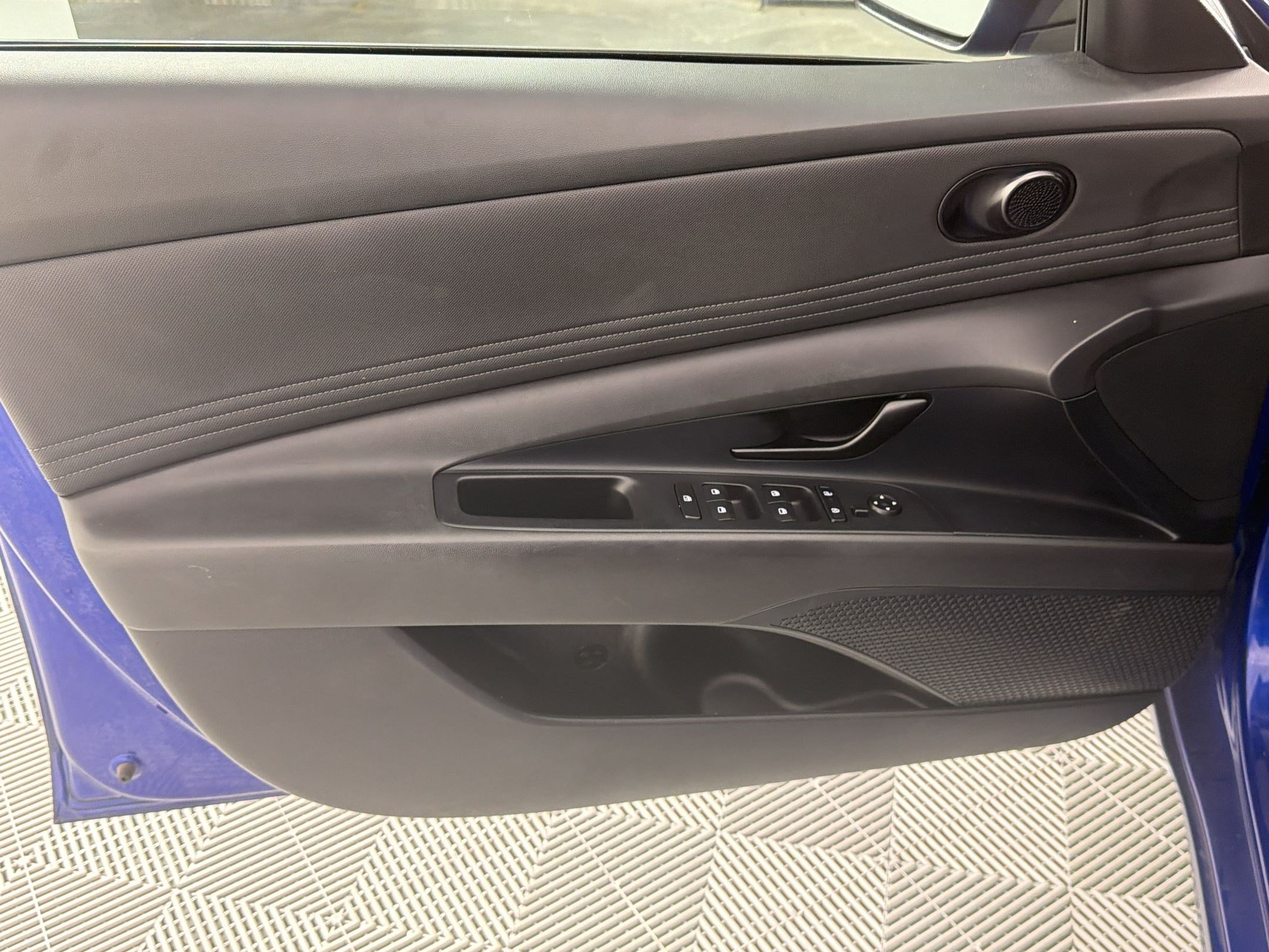 Used 2025 Hyundai Elantra Sport FWD image 14