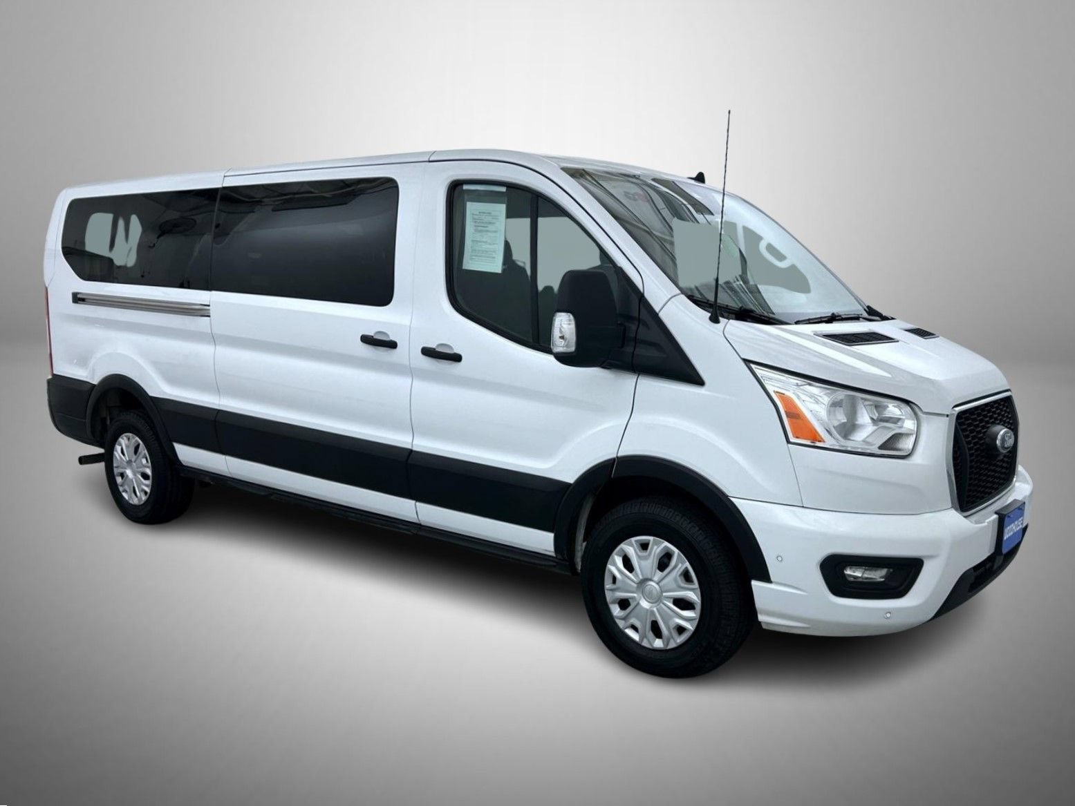 Used 2022 Ford Transit 350 XLT RWD image 3
