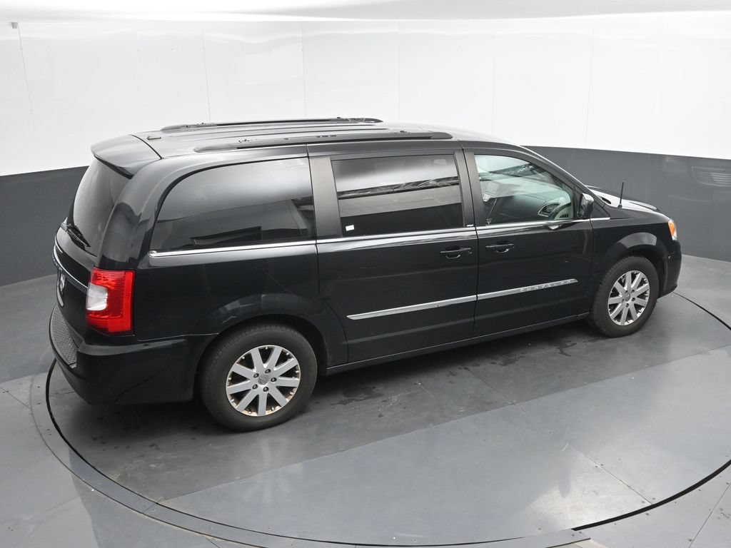 Used 2014 Chrysler Town & Country Touring FWD image 30