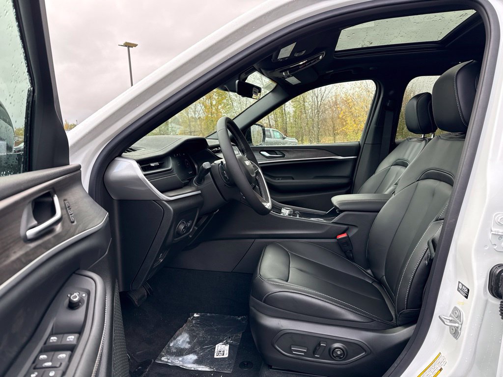 New 2027 Jeep Grand Cherokee Limited AWD/4WD image 23