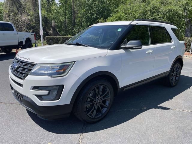 Certified 2017 Ford Explorer XLT w/ Equipment Group 202A image 3