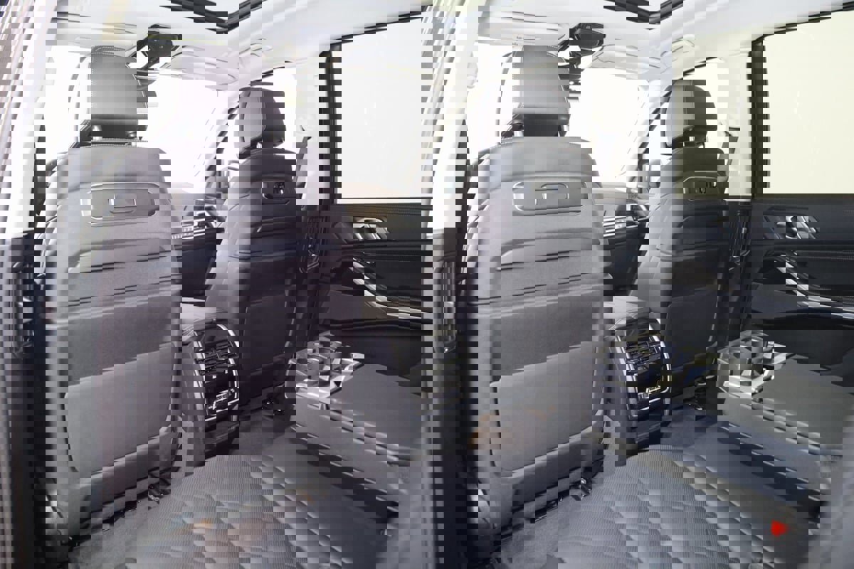 Used 2023 BMW X7 xDrive40i w/ Premium Package image 52