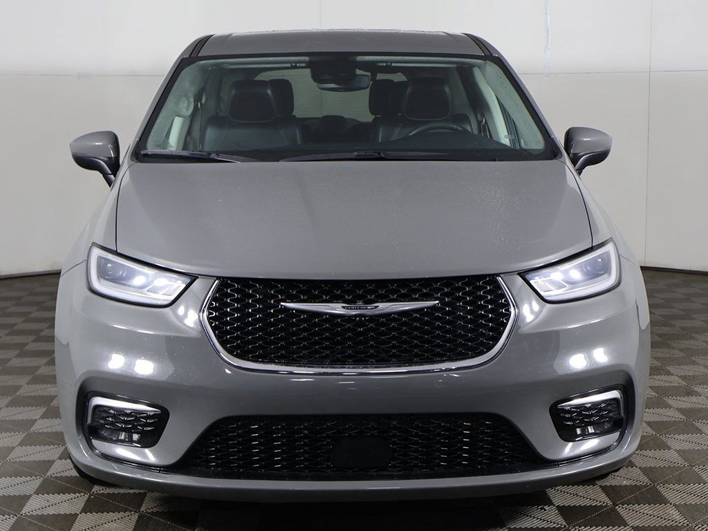 Used 2023 Chrysler Pacifica Touring-L image 12