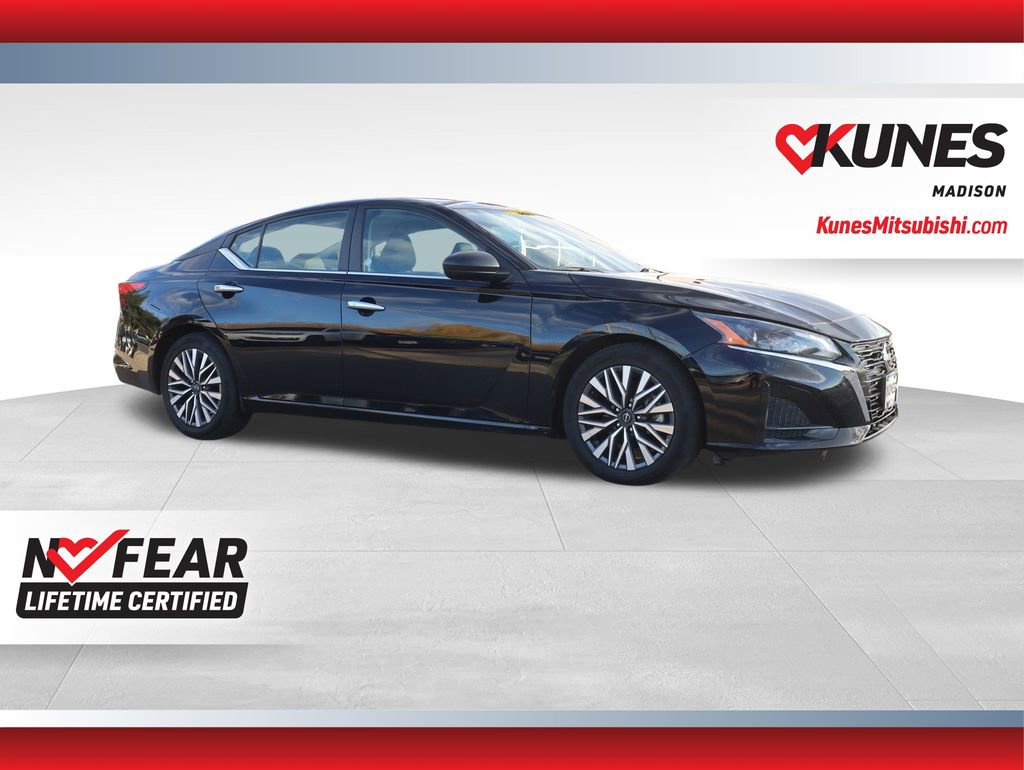 Used 2024 Nissan Altima 2.5 SV