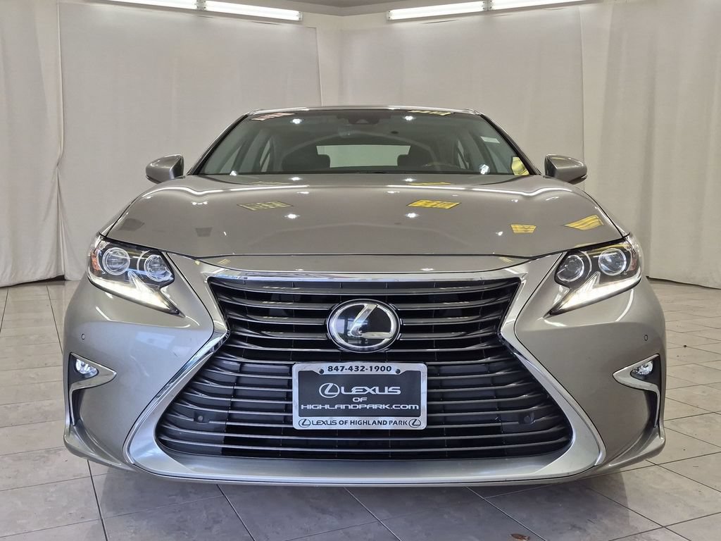 Used 2017 Lexus ES 350 w/ Luxury Package FWD image 3