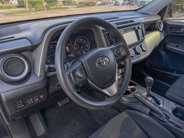 Used 2018 Toyota RAV4 LE FWD image 11