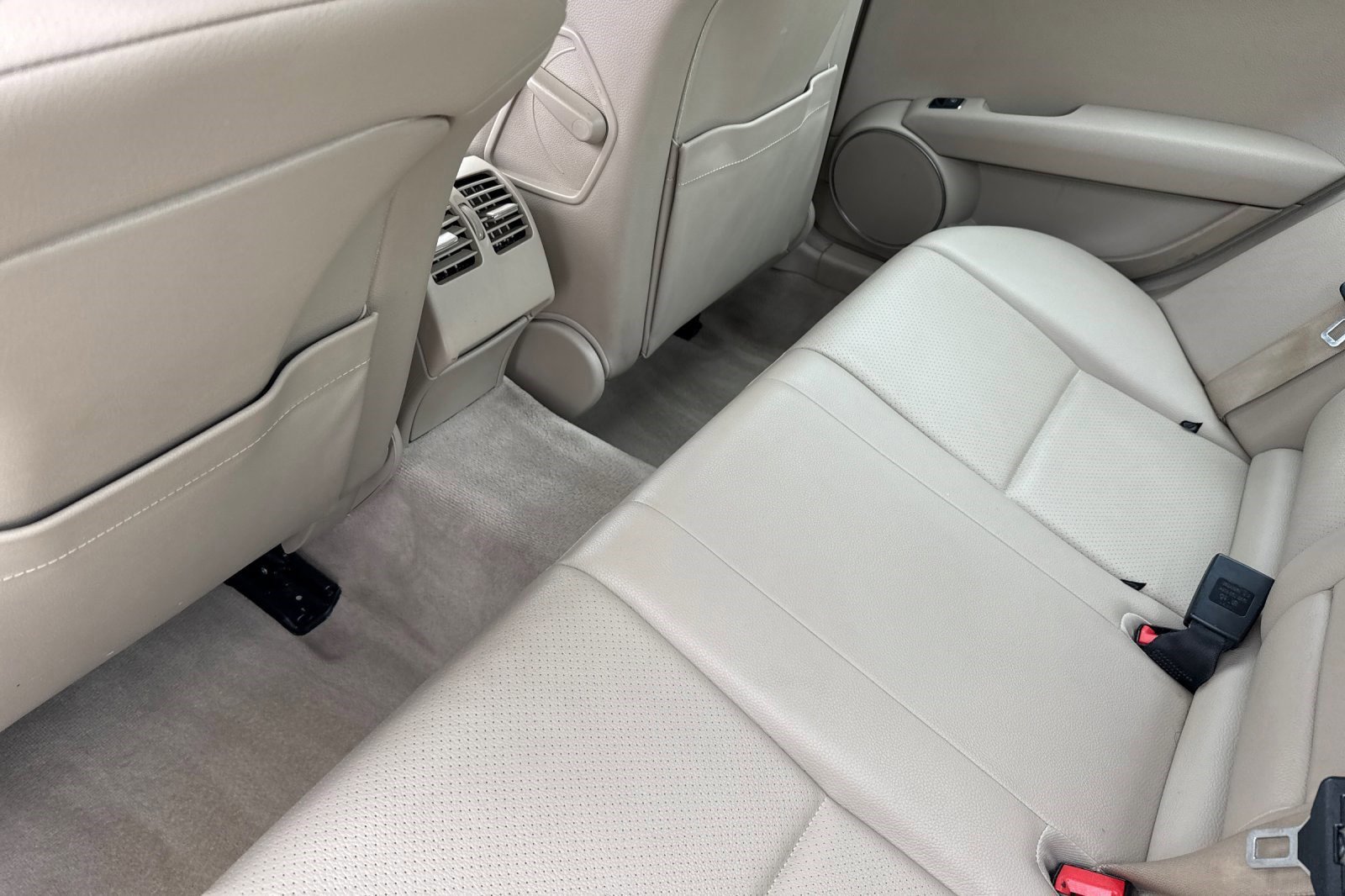 Used 2014 Mercedes-Benz C 250 Sedan image 26