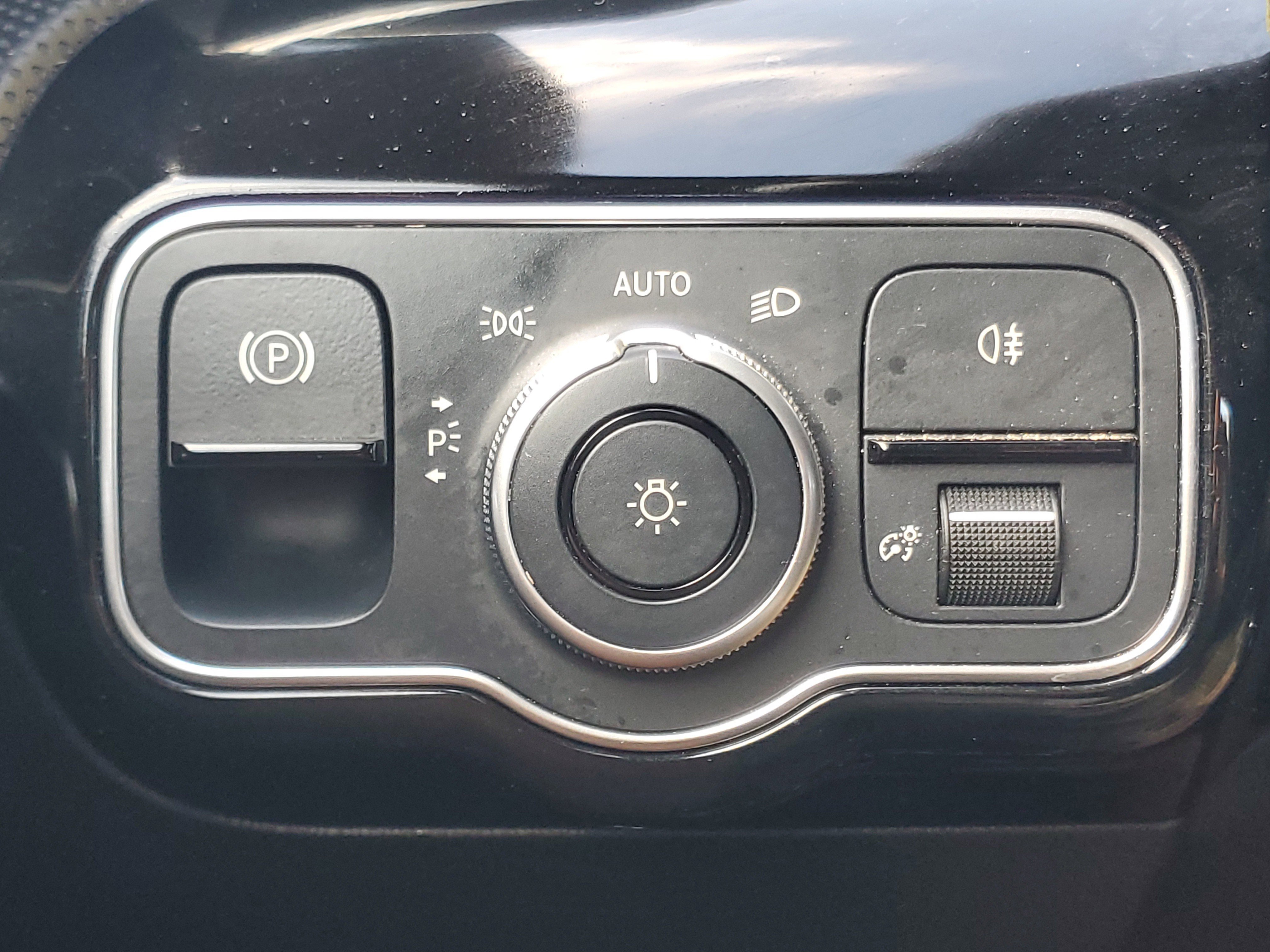 Used 2023 Mercedes-Benz CLA 250 w/ Premium Package image 25