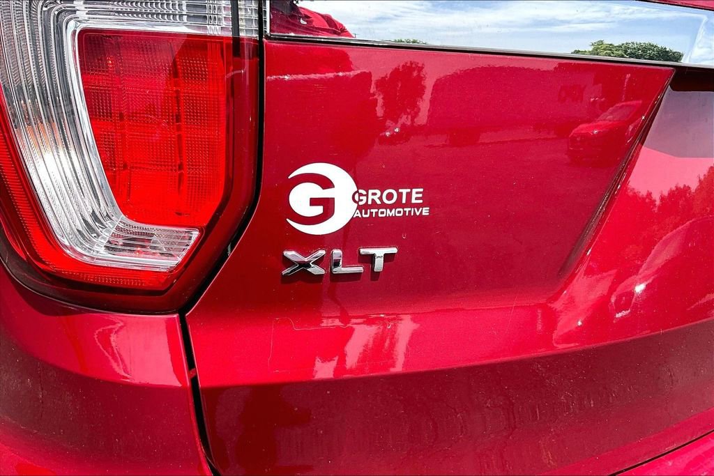 Used 2017 Ford Explorer XLT w/ Equipment Group 202A AWD/4WD image 9