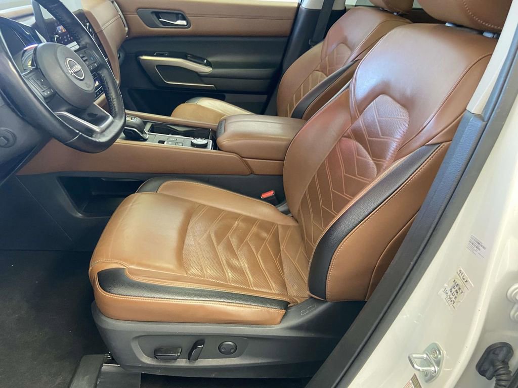 Used 2023 Nissan Pathfinder Platinum w/ Cargo Package AWD/4WD image 17