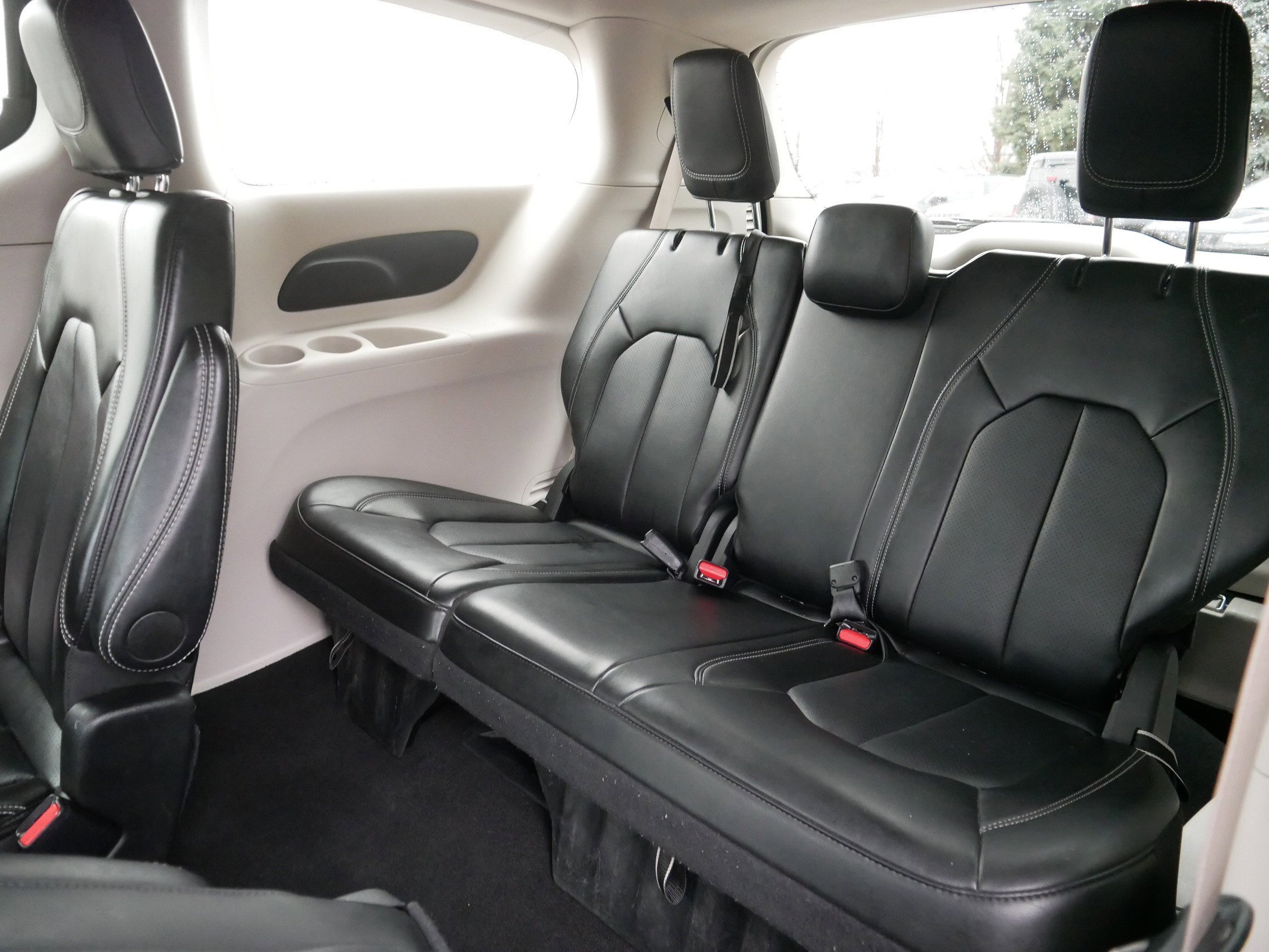 Certified 2024 Chrysler Pacifica Touring-L image 35