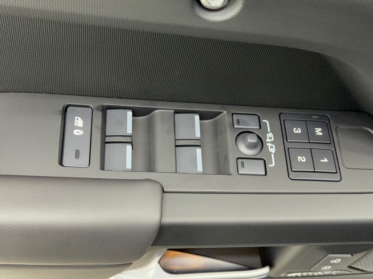 New 2026 Land Rover Defender 110 X-Dynamic SE AWD/4WD image 15