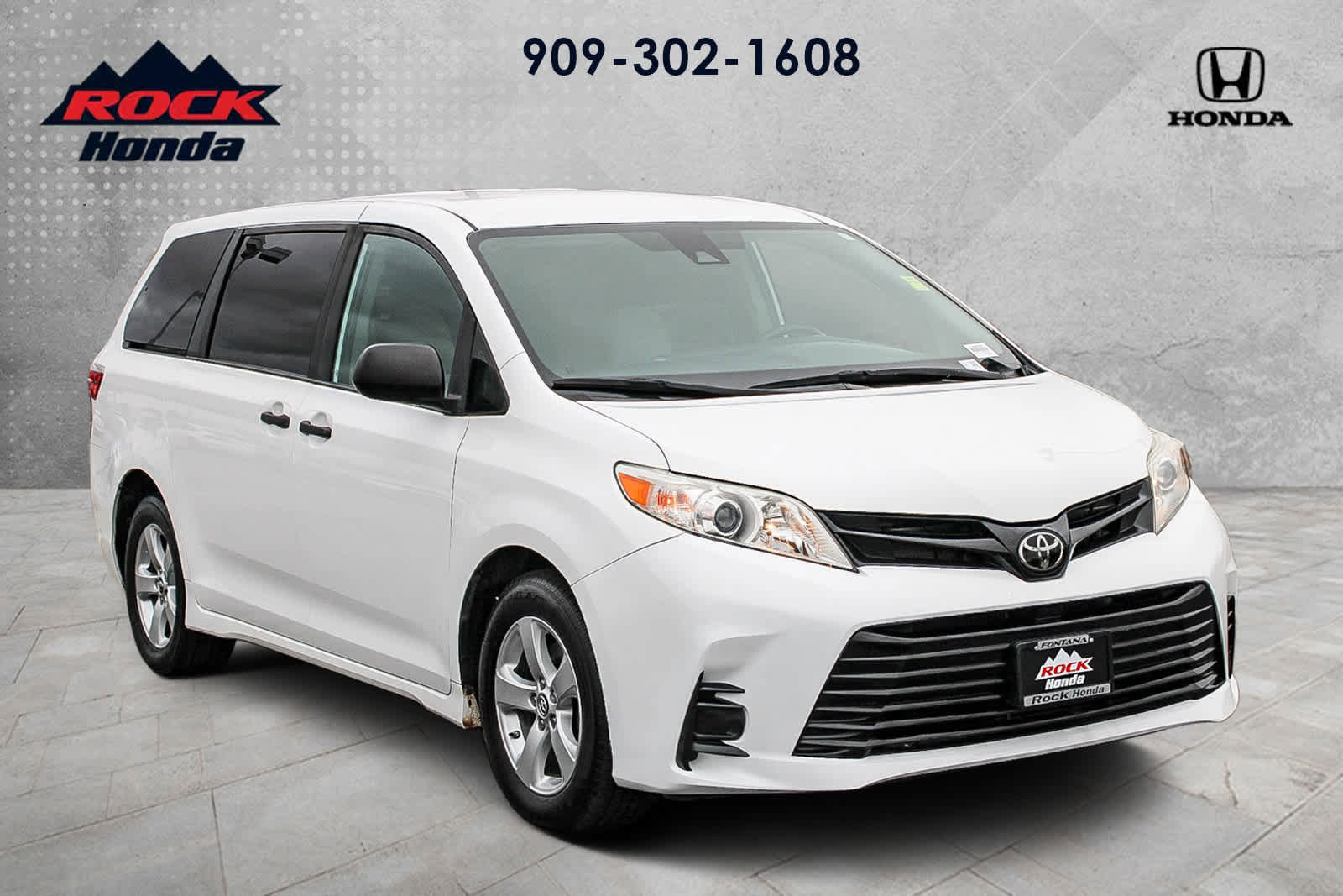 Used 2020 Toyota Sienna L image 2