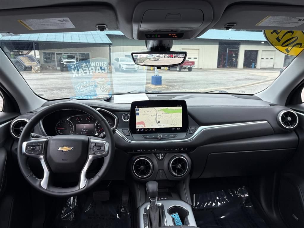 Used 2024 Chevrolet Blazer LT w/ Sound & Technology Package FWD image 6