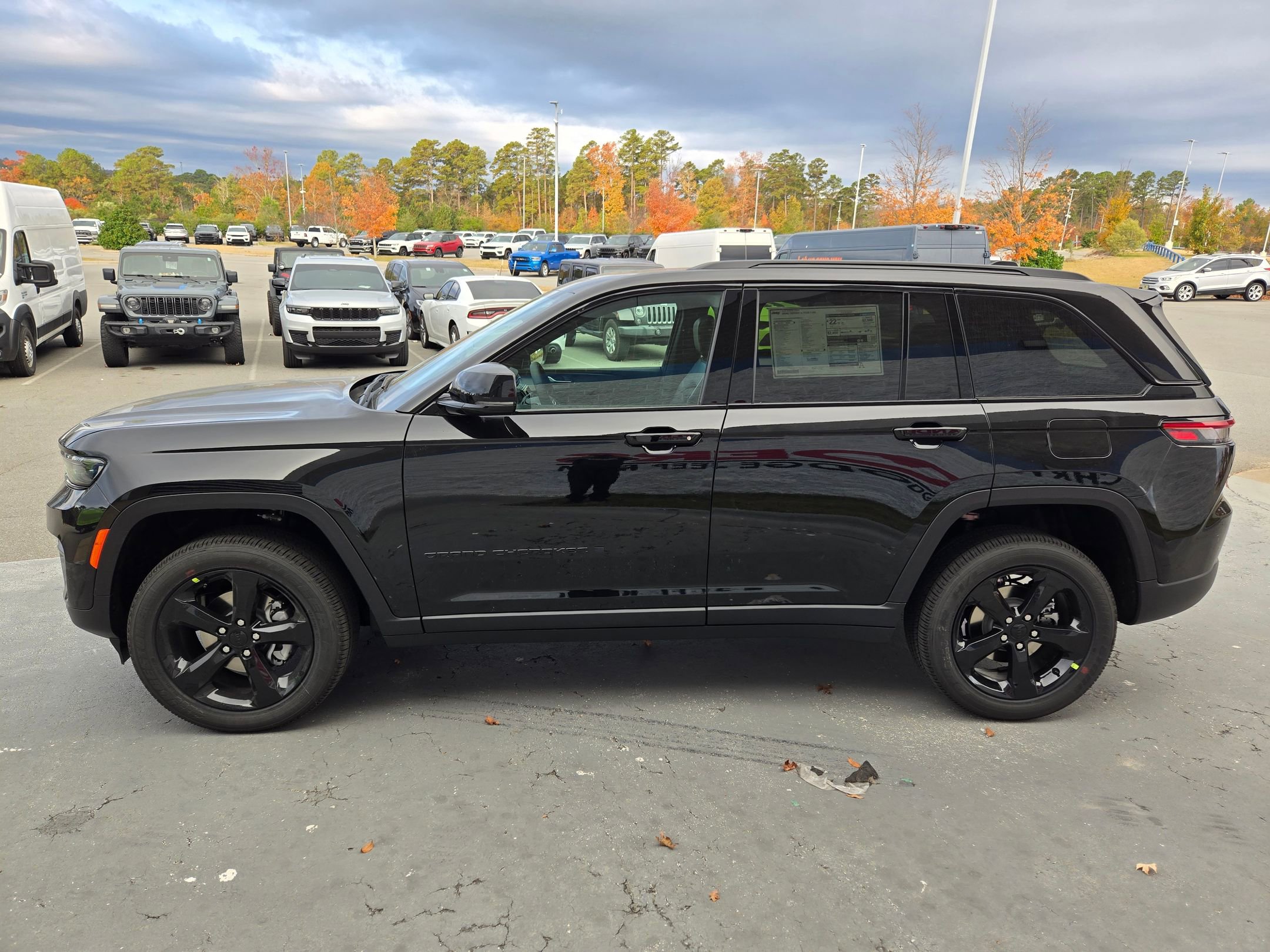 New 2025 Jeep Grand Cherokee image 4