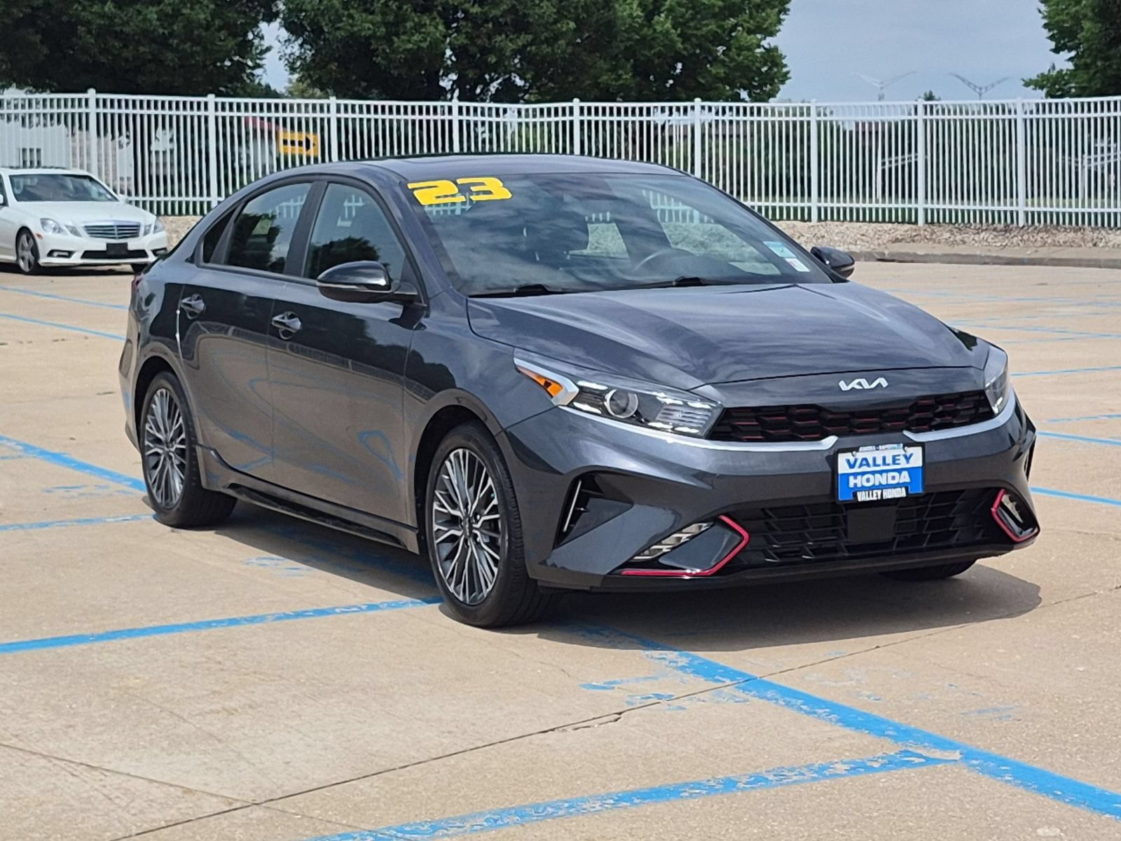 Used 2023 Kia Forte GT-Line w/ GT-Line Premium Package FWD image 4