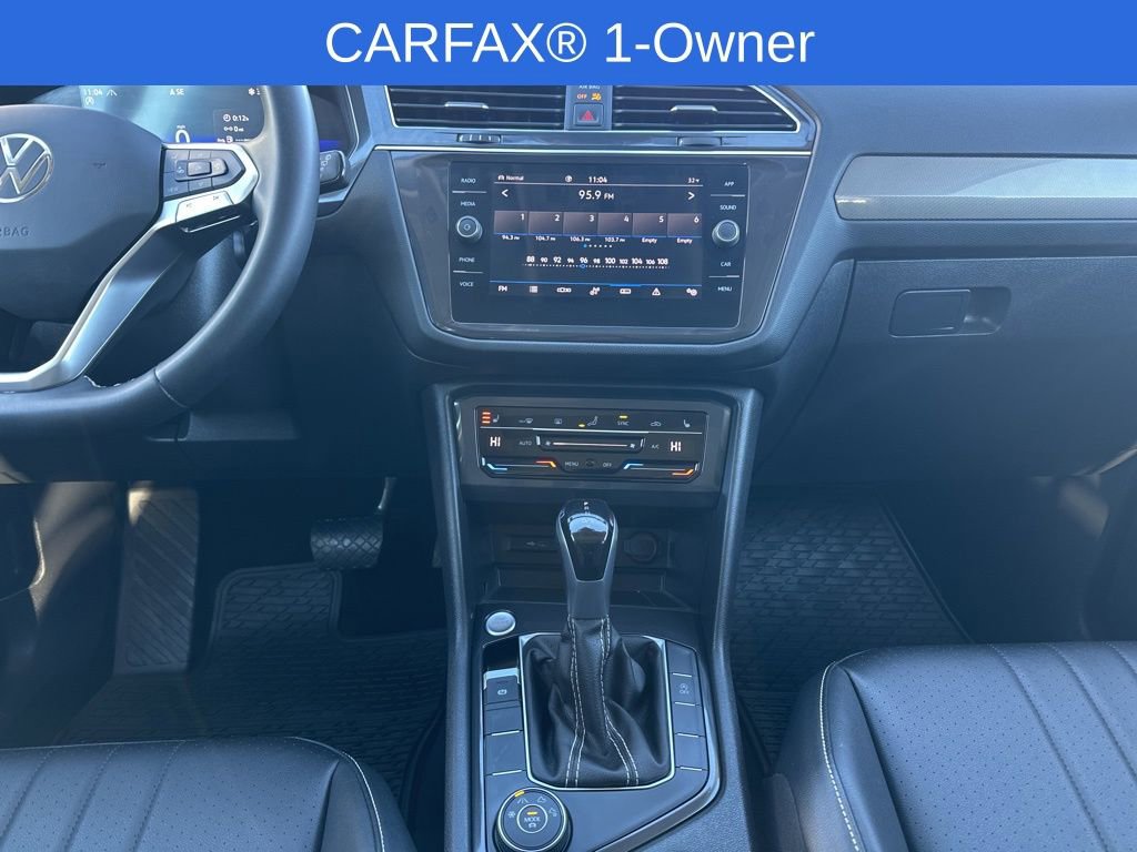 Used 2023 Volkswagen Tiguan SE w/ Panoramic Sunroof Package image 21