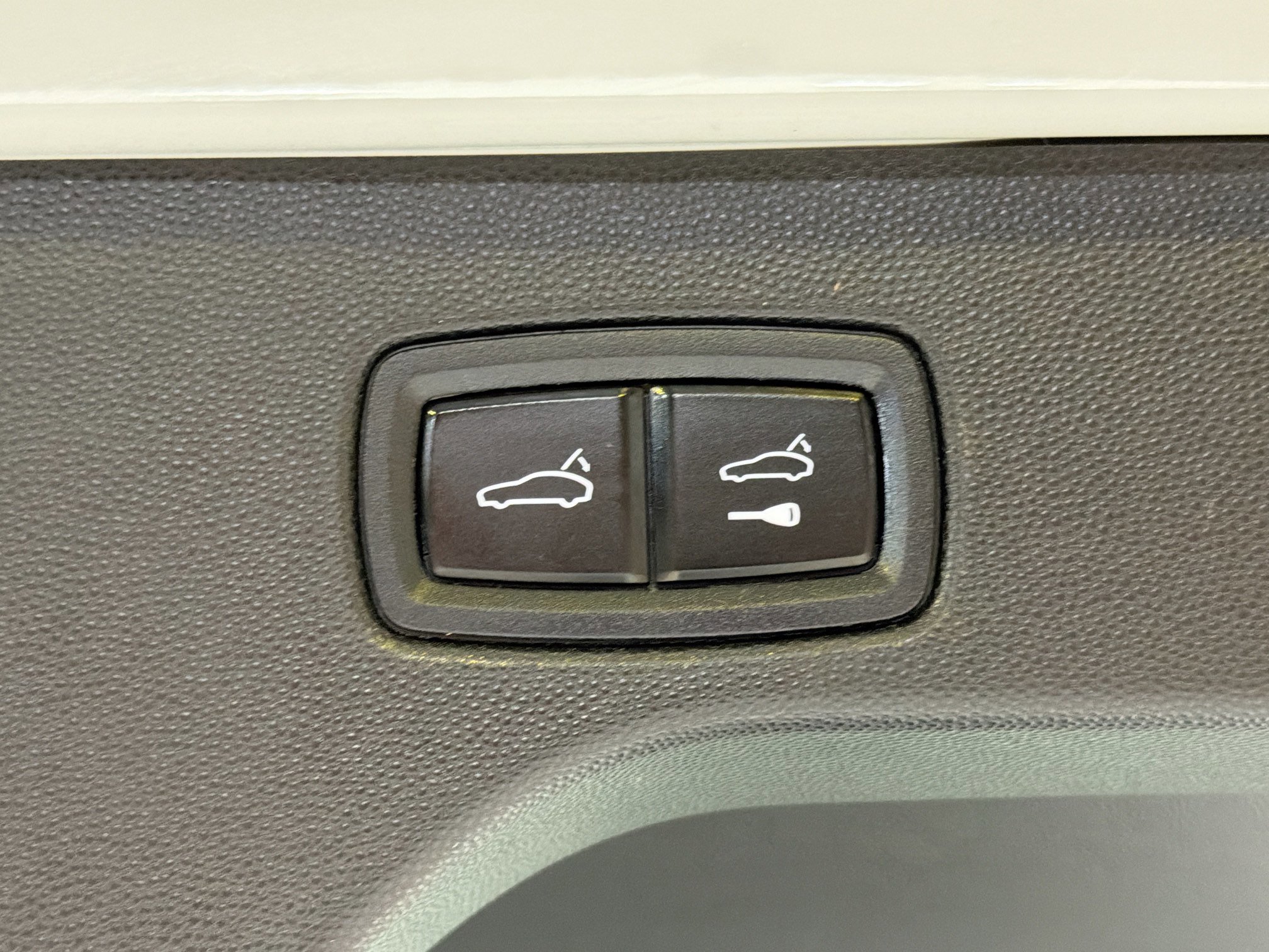 Certified 2025 Porsche Macan 4S Electric image 14