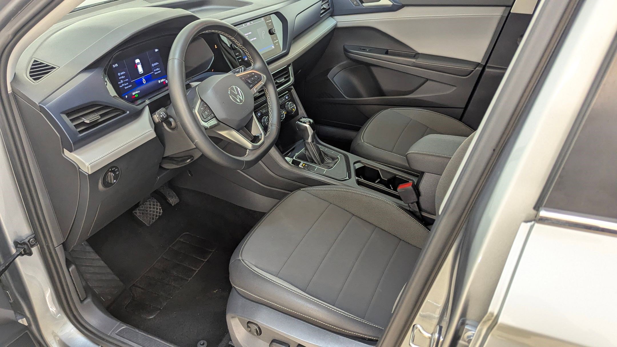 Used 2024 Volkswagen Taos SE image 5