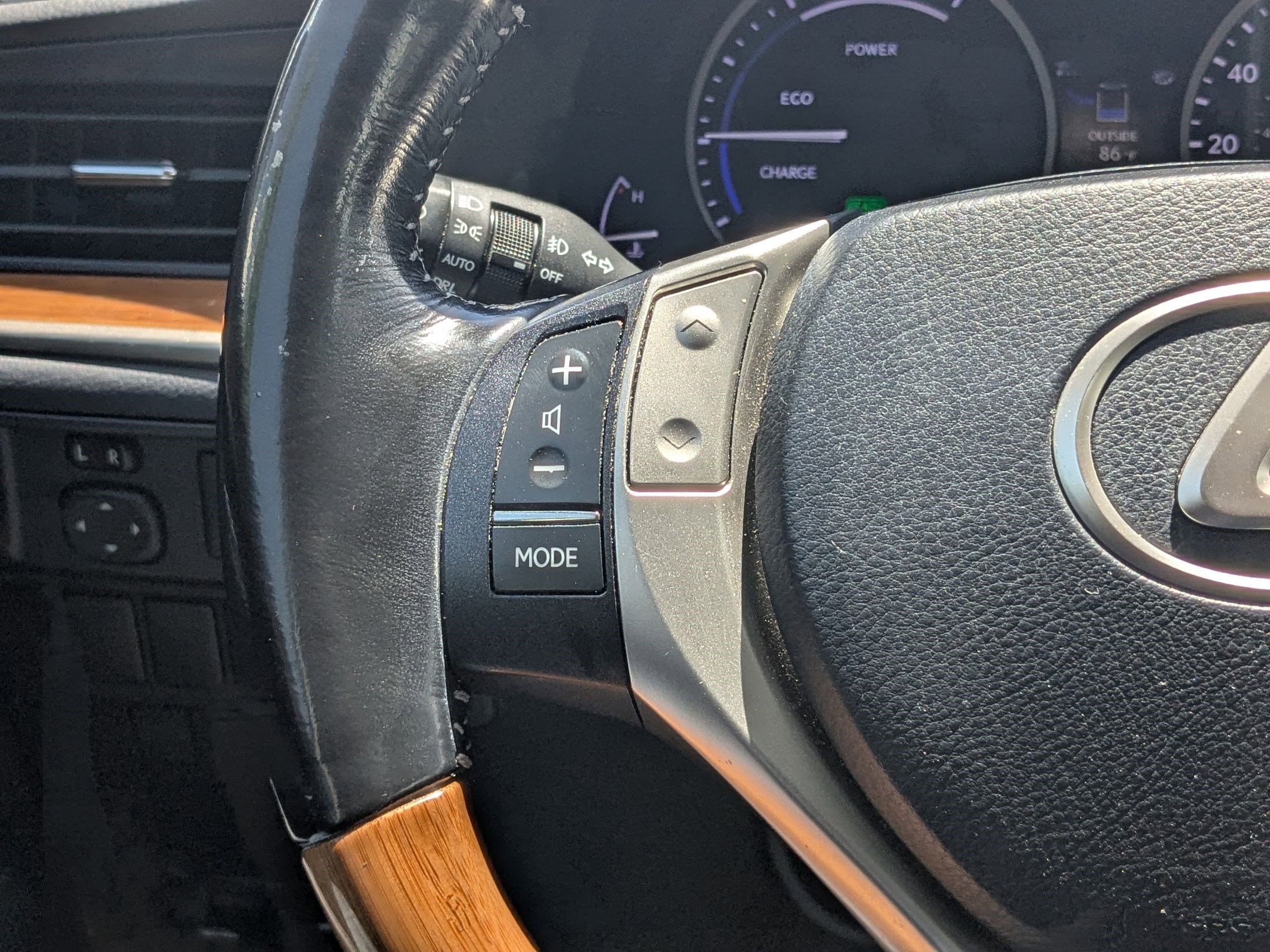Used 2015 Lexus ES 300h w/ Navigation System Package FWD image 20