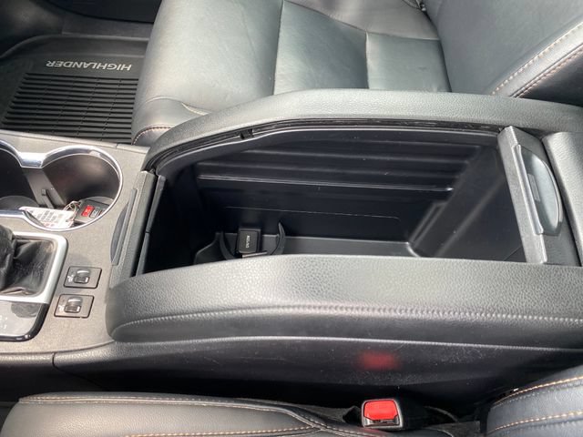 Used 2019 Toyota Highlander XLE AWD/4WD image 14