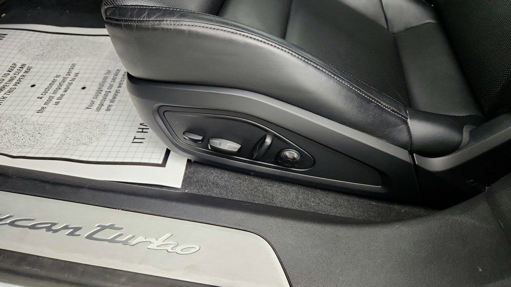 Used 2020 Porsche Taycan image 12