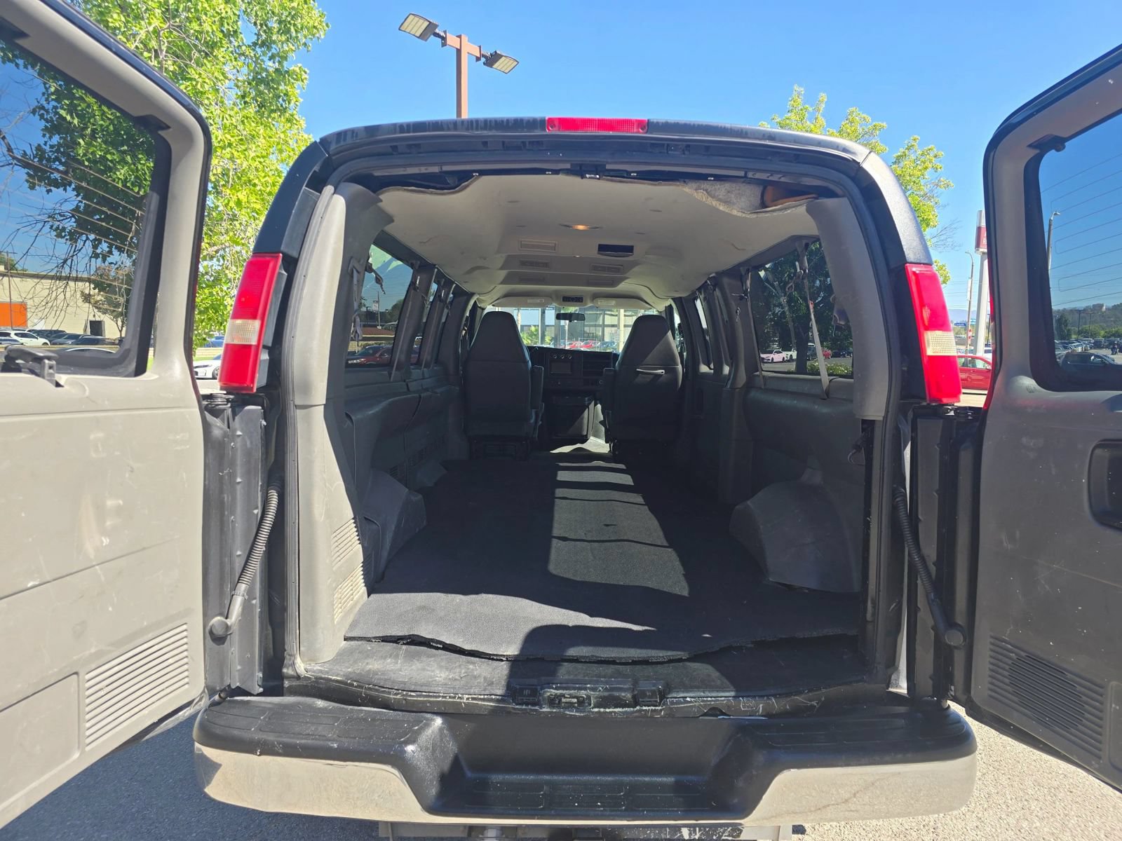 Used 2008 Chevrolet Express 3500 Extended Passenger w/ LT Preferred Equipment Group RWD image 9